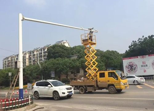 道路監(jiān)控桿